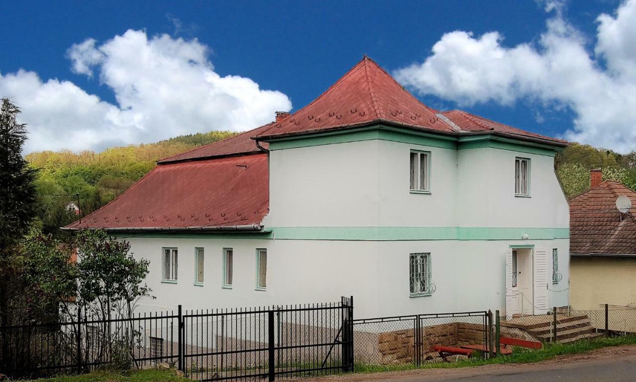 Muskátli Vendégház Albergue Parád Exterior foto